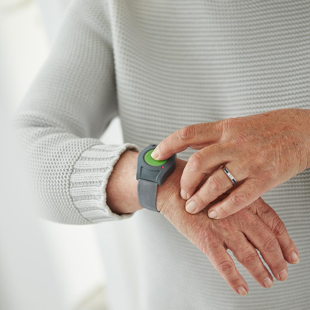 Vitakt Armbandsender am Handgelenk Der grüne Armbandsender am Handgelenk